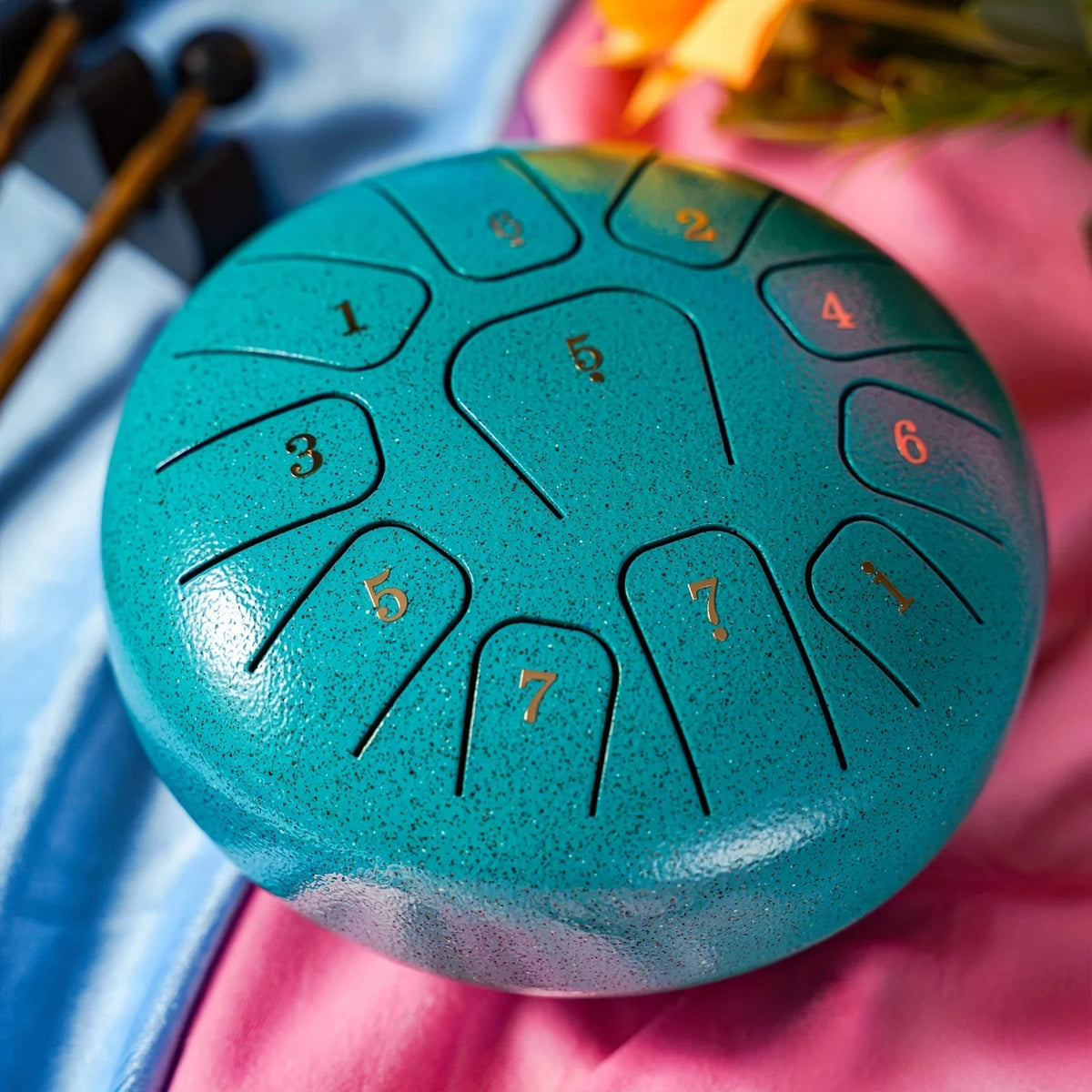 Tongue drum 11 notes 6 pouces, vue du dessus des lames numérotées